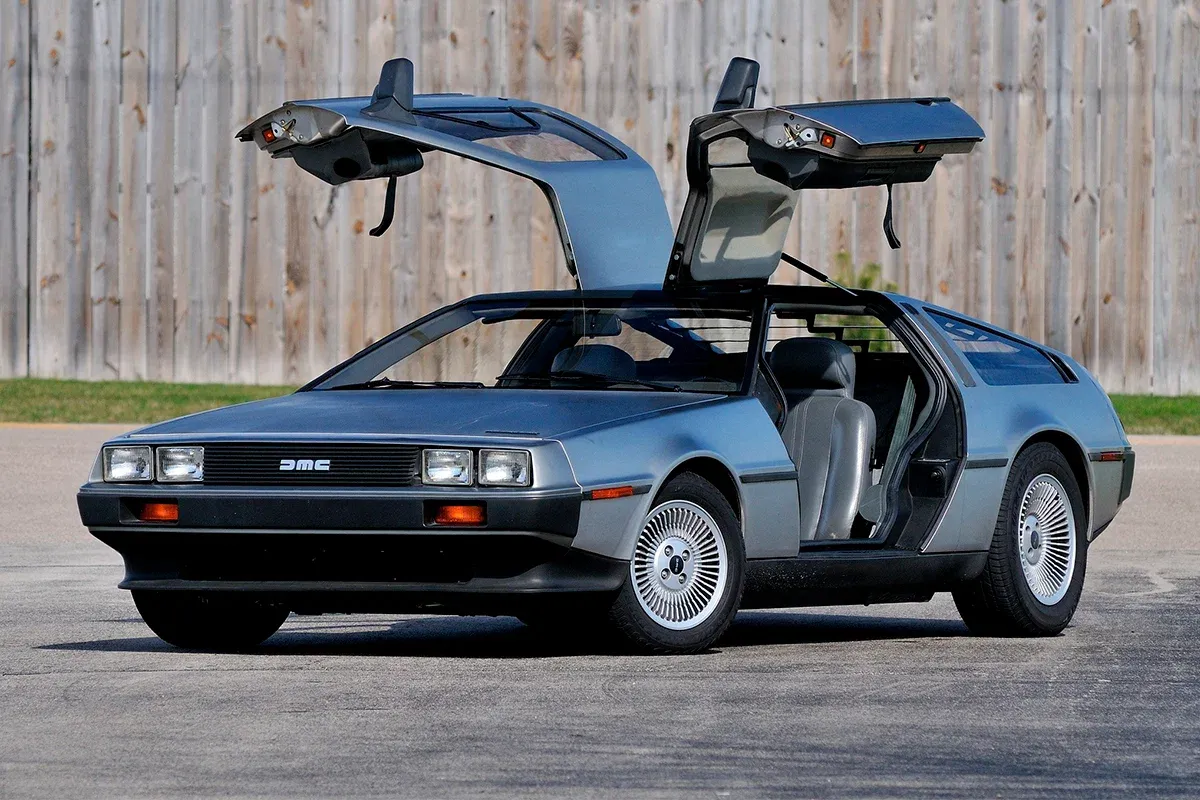 DeLorean DMC-12