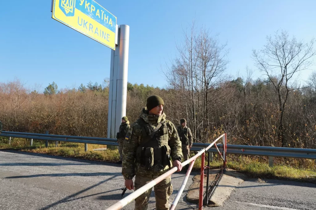 Стало відомо, що буде з чоловіками, які до війни виїхали з України і не повертаються