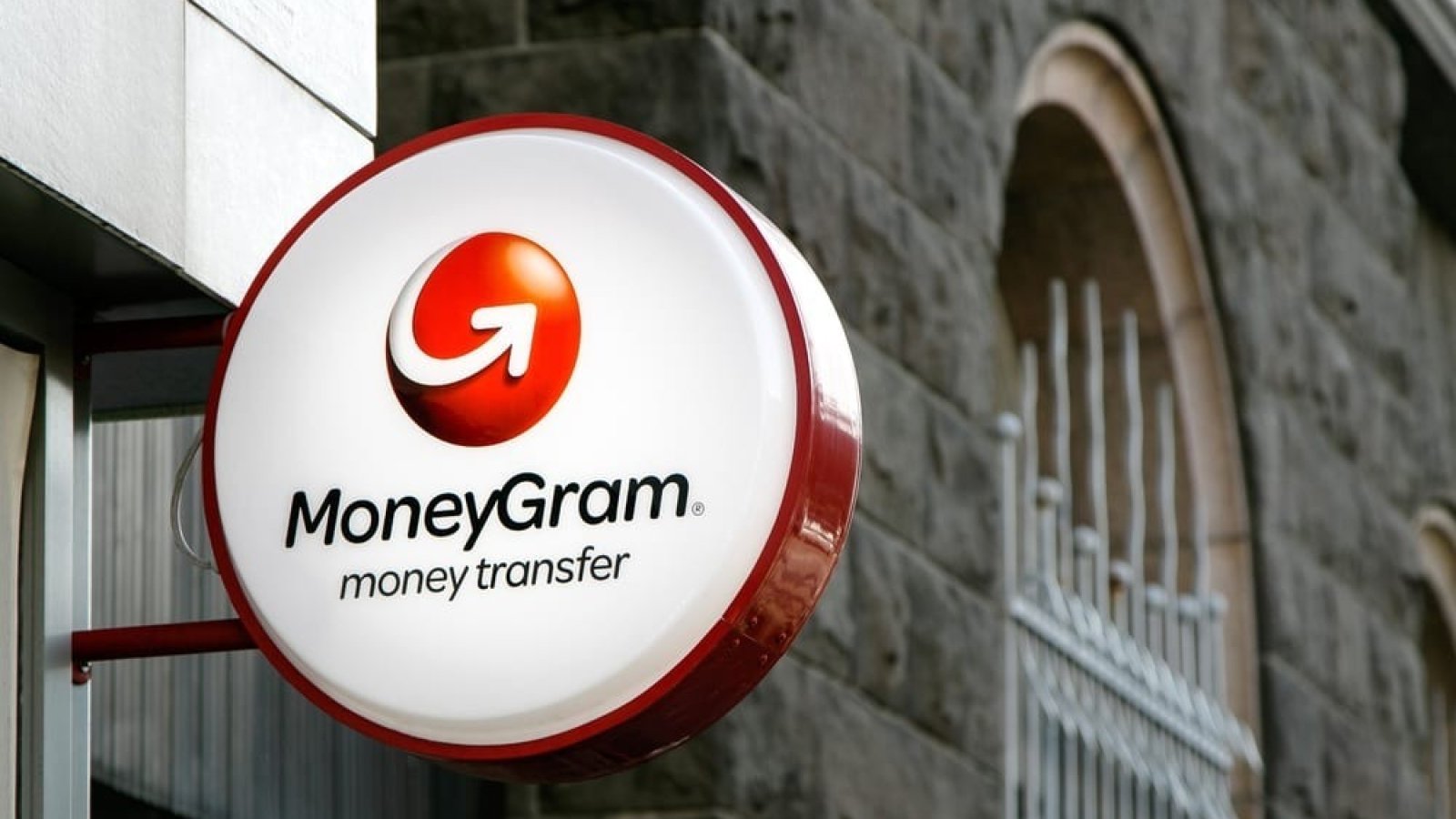 Приватбанк та MoneyGram анонсували спільний проєкт, який суттєво спростить життя українцям